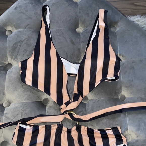 Bathing suit - Picture 2 of 3